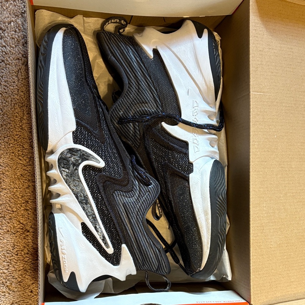 Nike Black and White Basketball Shoes